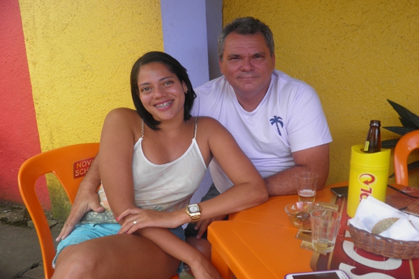Mário Lima e sua Lis, no Bar Pirão do Guaiamum, em Ubaitaba