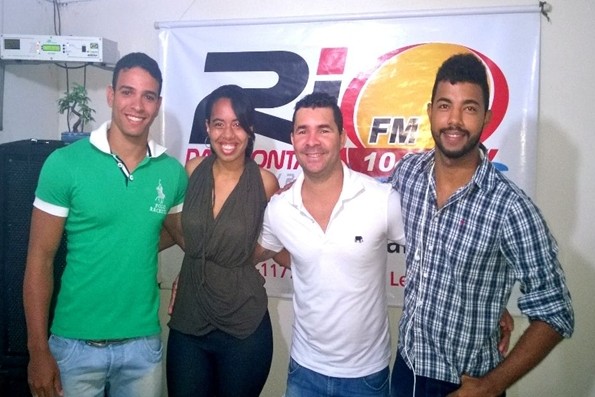 Da esqueda: Luise Beatriz, Murilo Meneses, o Cantor Binho Alves e o locutor, Rick Rodrgues