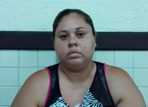 Polícia apreendeu quatorze carimbos, sendo dois com nomes e registros de médicos, na casa de Natália Tereza Silva Sobral