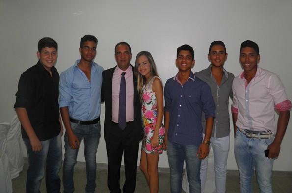 Jaílton ao lado do filho, João Vitor, recepcionou a galera