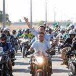BAHIA: MAR DE MOTOCICLETAS CONDUZ ROMA E BOLSONARO DO FAROL AO PARQUE DOS VENTOS
