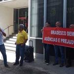 BANCÁRIOS PROTESTAM CONTRA FECHAMENTO DE AGÊNCIA DO BRADESCO EM ILHÉUS