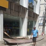 PARTE DA FACHADA DO BANCO DO BRASIL DESABA NO CENTRO DE ILHÉUS