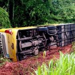 BA: ÔNIBUS TOMBA NA  BA-001, ENTRE ITACARÉ E CAMAMÚ