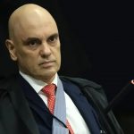 FLÁVIO BOLSONARO PEDE AO STF QUE  DECLARE MORAES SUSPEITO PARA JULGAR VORCARO E CASO MASTER