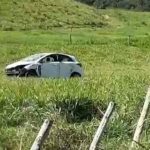 MORADOR DE IPIAÚ FICA FERIDO APÓS CARRO SAIR DA PISTA NA BR-330