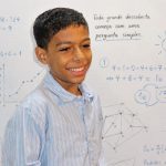 MENINO BRASILEIRO SUPERDOTADO FAZ DESCOBERTA DE MATEMÁTICA QUE SERÁ APRESENTADA NA BIENAL