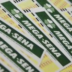 NINGUÉM ACERTA MEGA-SENA; PRÊMIO ACUMULA PARA  R$ 165 MILHÕES