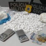 POLÍCIA DE MARAÚ APREENDE QUASE 1 KG DE COCAÍNA EM BARRA GRANDE