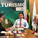 ITACARÉ: MINISTRO ASSEGURA CONSTRUÇÃO DE PORTAL E CENTRO DE ATENDIMENTO AO TURISTA
