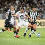 VITÓRIA FICA DUAS VEZES À FRENTE NO PLACAR, MAS EMPATA COM ATLÉTICO- MG NO MINEIRÃO