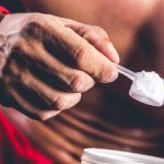 ALERTA SOBRE CREATINA: TOMAR O PÓ “A SECO”  PODE LEVAR A PNEUMONIA E OUTROS RISCOS