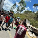 BA: TENTATIVA DE ULTRAPASSAGEM CAUSA ACIDENTE COM QUATRO VEÍCULOS NA BR-101, EM WENCESLAU GUIMARÃES