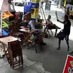 ILHÉUS: HOMEM FICA GRAVEMENTE FERIDO APÓS ATAQUE A FACÃO EM UM BAR