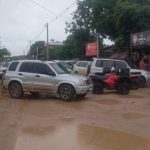 REVOLTADOS COM 30 HORAS SEM LUZ, MORADORES FECHAM ESTRADA ENTRE TAIPU DE FORA E BARRA GRANDE